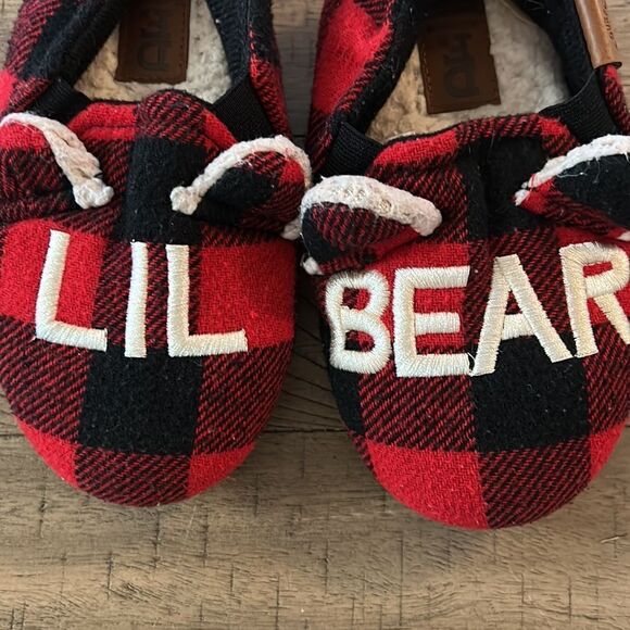 Lil Bear 🐻 Nonslip Warm Cozy DearFoam Slippers for your wee one ☝️ like new - Picture 5 of 16